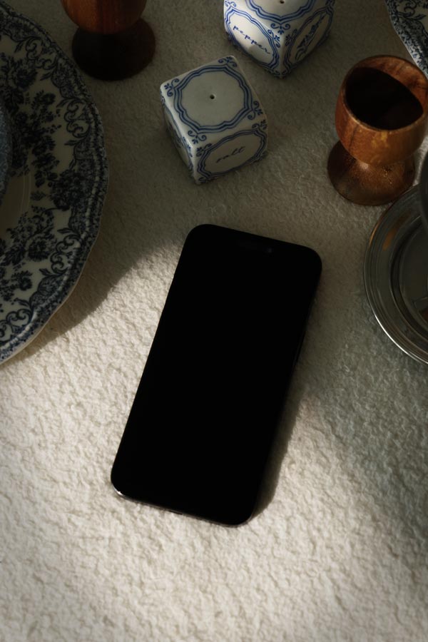 Do Sol iPhone 04 Photo Mockup