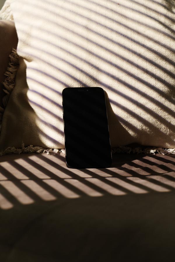 Do Sol iPhone 03 Photo Mockup