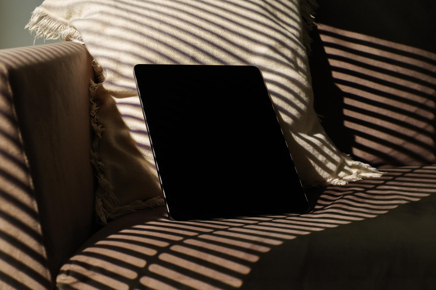 Do Sol iPad 03 Photo Mockup